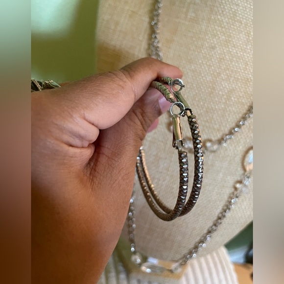 Elegant Silver Necklace and Hoop Earring Set - Picture 8 of 8